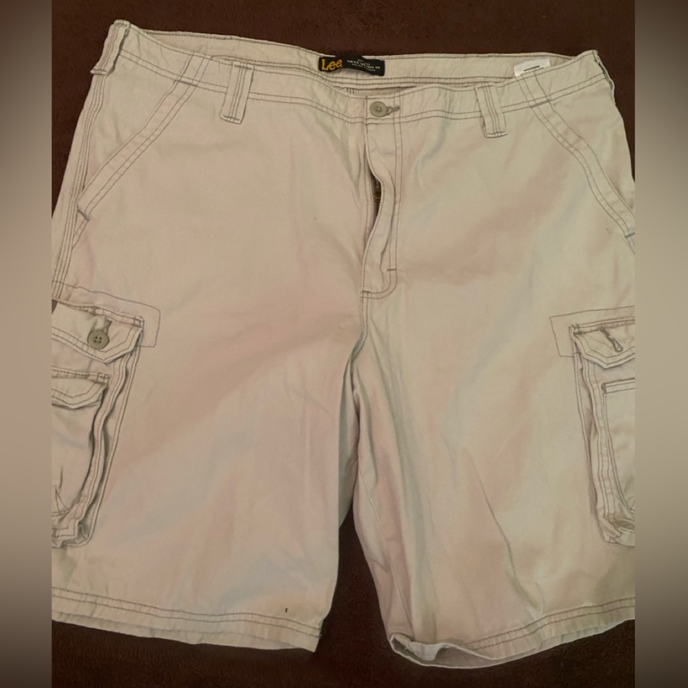 Lee light khaki cargo shorts shorts, size 42